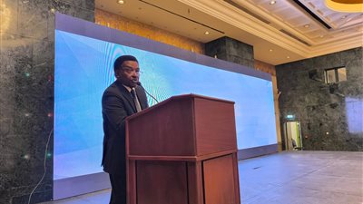 السفير محمد خير يدعو لوضع استراتيجيات عربية مشتركة لمواجهة التحديات الرقمية