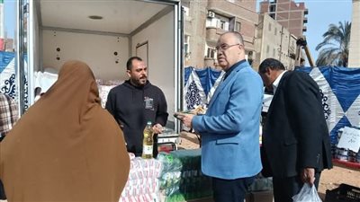 سوق اليوم الواحد بمدينة الزقازيق يشهد إقبالًا كبيراً من المواطنين 