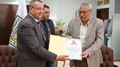 محافظ جنوب سيناء يكرم المشاركين في المهرجان العربي للهجن والتراث بشرم الشيخ