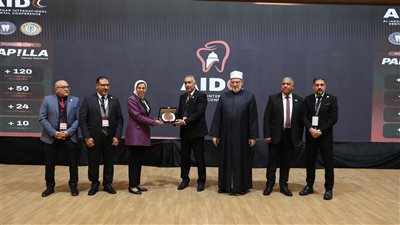 وكيلُ الأزهر يكرِّمُ الفائزين في مسابقة المؤتمر الدولي الأول لكليَّة طب الأسنان