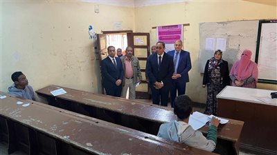 59 ألف و657 طالب يؤدون امتحانات الإعدادية بقنا.. والمحافظ يُتابع 