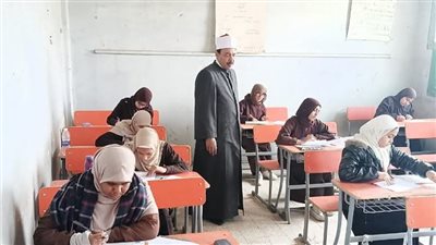  طلاب الشهادات الأزهرية بسوهاج أدوا امتحانات اللغة الإنجليزية والثقافة الإسلامية 