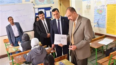 محافظ سوهاج يتفقد لجان امتحانات الشهادة الإعدادية 