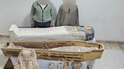مومياء و26 تمثالا.. ضبط شخصين بحوزتهما قطع أثرية بقصد الاتجار ببني سويف