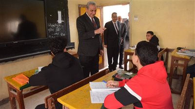 محافظ الغربية يتفقد امتحانات الشهادة الإعدادية بمدارس شرق طنطا