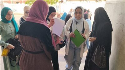 طلاب الإعدادية بالشرقية يؤدون امتحان «الهندسة» في 818 لجنة امتحانية