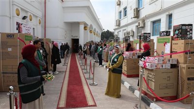 محافظ المنيا يسلم أجهزة لـ 20 عروسة من فتيات المحافظة