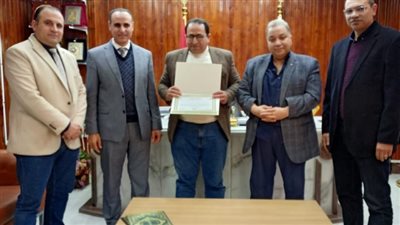 صحة الشرقية تُكرم اللجنة العلمية وفريق حميات الزقازيق لحصولهم على المركز الأول 