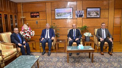 رئيس جامعة أسيوط يؤكد أهمية استثمار الأبحاث العلمية لتحقيق أهداف التنمية المستدامة 