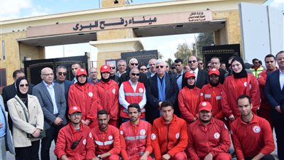 رئيس جامعة العريش يستقبل وزير التعليم العالي ورؤساء الجامعات على معبر رفح 