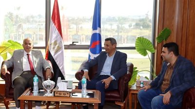 محافظ السويس يستقبل رئيس شركة نهضة مصر للخدمات البيئية الحديثة