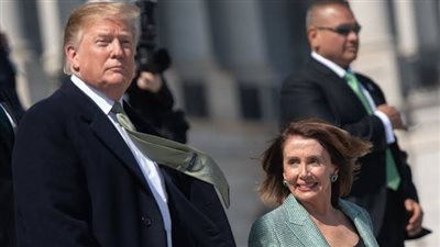 بيلوسي تهاجم قرار ترامب بالعفو عن مهاجمي مبنى الكابيتول 