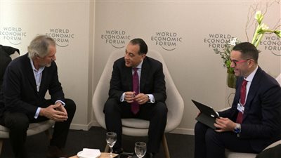 مدبولي يلتقي المدير المالي لشركة اكسيونا إنيرجيا الإسبانية