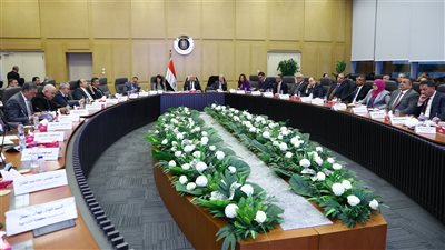وزير الصناعة والنقل يترأس الاجتماع السادس عشر للمجموعة الوزارية للتنمية الصناعية