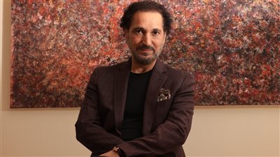 بحضور وزير الثقافة.. افتتاح معرض ربع تون للموسيقار نصير شمة اليوم (صور)