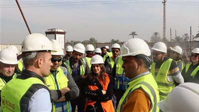 زيارة ميدانية لوفد البنك الأوروبي لإعادة الإعمار  لمتابعة مشروعات الصرف الصحي بالفيوم