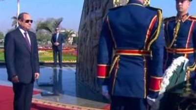 عاجل.. السيسي يضع إكليلا من الزهور على النصب التذكاري لشهداء الداخلية