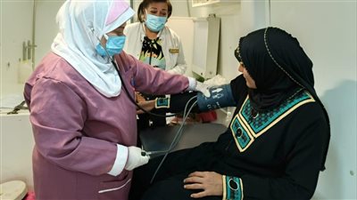 تقديم 1014 خدمة طبية خلال قافلة بإحدي قري مركز ملوي