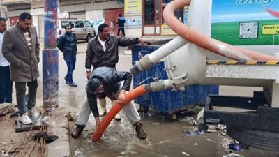 البحيرة: الدفع بسيارات الكسح لرفع مياه الأمطار