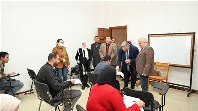  نائب رئيس جامعة الفيوم  يتفقد امتحانات الدراسات العليا بكلية السياحة والفنادق