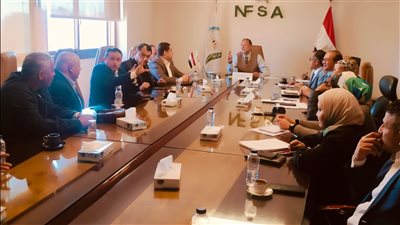 رئيس الهيئة القومية لسلامة الغذاء يستعرض مع مصدري النباتات الطبية والعطرية التحديات 