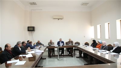 نائبُ رئيس جامعة الفيوم يَشهد اجتماعَ اللَّجنة العليا لأخلاقيات البحث العلمي