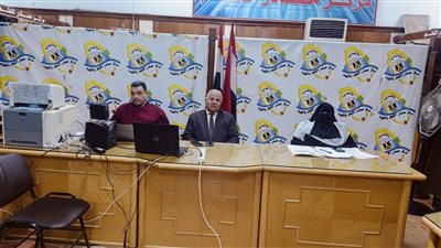 وكيل تعليم الفيوم يناقش انضباط لجان الامتحانات مع أولياء الأمور 