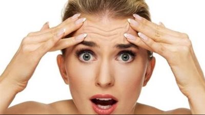 طرق علاج تجاعيد البشرة بمكونات طبيعية