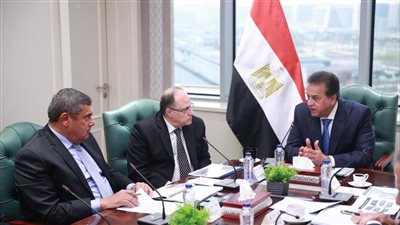 مناقشة الاستراتيجية الوطنية لنفاذ المستحضرات الطبية للأسواق العالمية