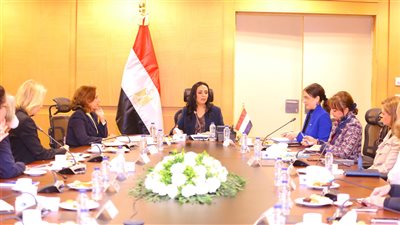 وزيرة التضامن تلتقي عددا من سفيرات الدول الأجنبية في مصر