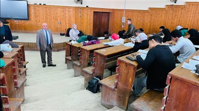 رئيس جامعة الدلتا التكنولوجية يتفقد ختام امتحانات الفصل الدراسي الأول