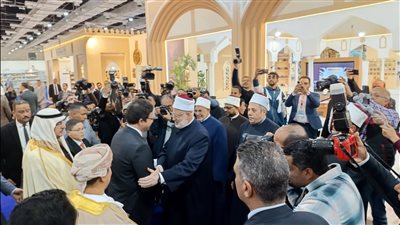وزير الثقافة يزور جناحي الأزهر والأوقاف بمعرض القاهرة للكتاب.. صور 