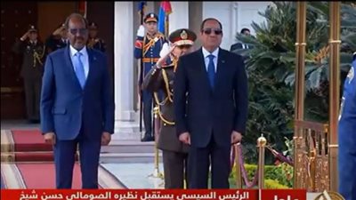 الرئيس السيسي يستقبل نظيره الصومالي بقصر الاتحادية