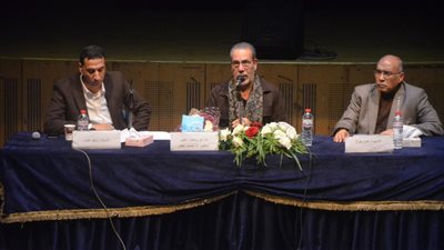  مدحت العدل يكشف حكايته: بدأت طبيبًا ثم خلعت البالطو الأبيض وأمسكت القلم 