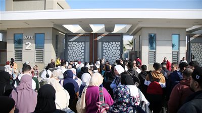 أجواء مليئة بالحماس والبهجة.. إقبال جماهيري كبير على معرض الكتاب