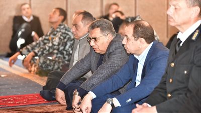 محافظ الدقهلية يؤدى صلاة الجمعة بمسجد معسكر قوات الأمن بسندوب