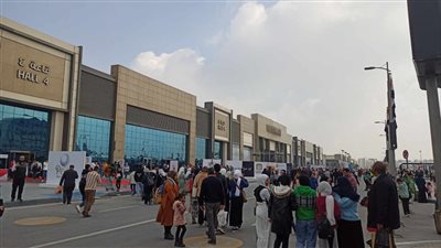 صور.. معرض الكتاب يستقبل زواره في الساعات الأولى من افتتاحه أمام الجمهور