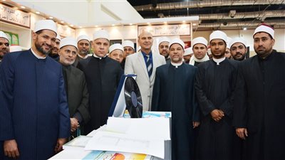 50 إمامًا يزورون جناح المجلس الأعلى للشؤون الإسلامية بمعرض الكتاب