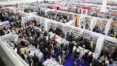 توافد آلاف الزوار على صالات عرض الكتب والمؤلفات بمعرض الكتاب.. صور