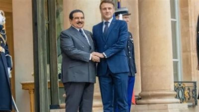 عاهل البحرين والرئيس الفرنسي يبحثان في باريس مستجدات القضايا والتطورات الإقليمية والدولية