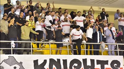 جماهير الزمالك تحتفل بتأهل الطائره لنهائي البطوله العربيه 