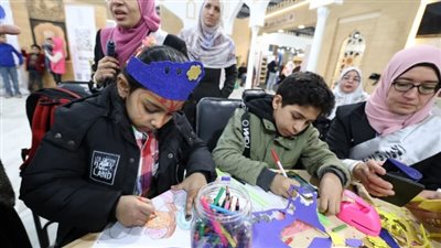 إقبال كثيف على ركن الفتوى والطفل خلال فعاليات جناح الأزهر بمعرض الكتاب
