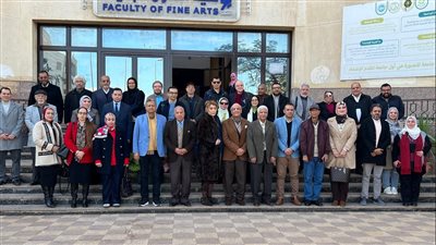 كلية الفنون الجميلة بالمنصورة تناقش أبحاث مشروعات التخرج لطلابها 