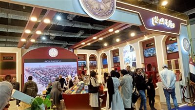 جناح وزارة الدفاع يجذب زوار معرض الكتاب.. صور