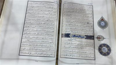 بخط الملك فؤاد.. نسخة فريدة للمصحف بزخارف فنية مبدعة بمعرض الكتاب