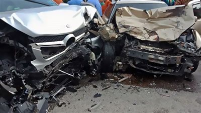 إصابة 3 أشخاص بحادث سيارة ملاكي واخري نقل  بطريق ادفو باسوان 