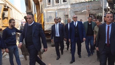 محافظ الغربية يتفقد أعمال تطوير محيط المسجد الأحمدي