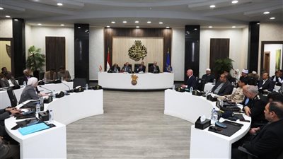 محافظ أسوان يقرر تشكيل لجنة لمتابعة تنفيذ المشروعات المدرجة ضمن الخطة الإستثمارية