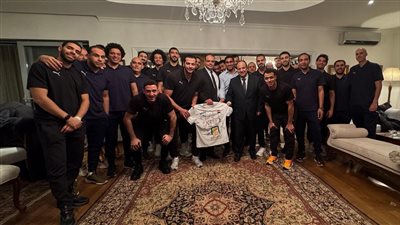 سفير مصر فى كرواتيا يطمئن على دودو قبل مواجهة كاب فيردى 