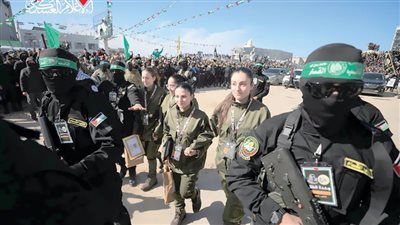 «حماس» تستعرض وإسرائيل تحتفل 